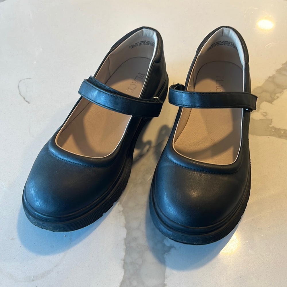 Girls children’s Place size 5 Mary Jane shoes